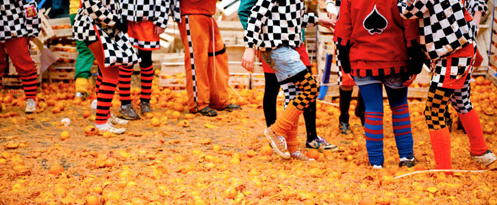 orange throwing battle tradition in ivrea